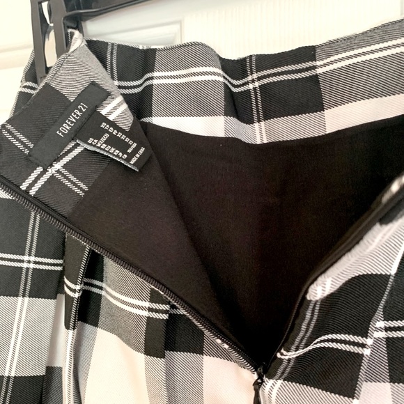 Forever 21 Black and White Plaid Kilt Mini XS - Picture 4 of 5